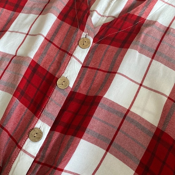 XS Universal Thread Goods Co. Red Plaid short sleeve blouse - Picture 3 of 3